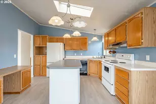 299 4th St, Maupin, OR 97037 - Photo 17