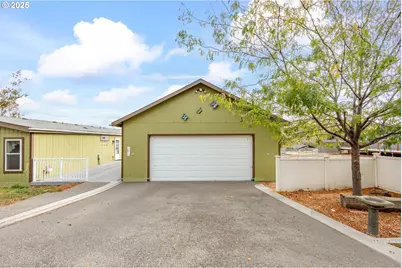 299 4th St, Maupin, OR 97037 - Photo 7