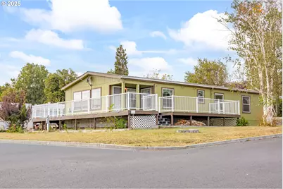 299 4th St, Maupin, OR 97037 - Photo 9