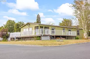299 4th St, Maupin, OR 97037 - Photo 9