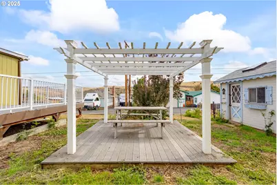299 4th St, Maupin, OR 97037 - Photo 23