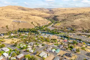 299 4th St, Maupin, OR 97037 - Photo 33