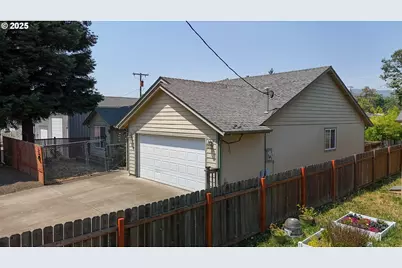 120 SE Edwards Ave, Winston, OR 97496 - Photo 23