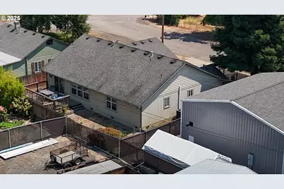 120 SE Edwards Ave, Winston, OR 97496 - Photo 21