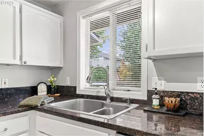 560 SE Vista Ter, Gresham, OR 97080 - Photo 7