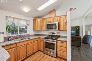 914 James St, Independence, OR 97351 - Photo 15