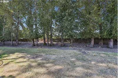 914 James St, Independence, OR 97351 - Photo 39