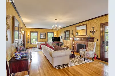 809 NE Evans St, McMinnville, OR 97128 - Photo 5