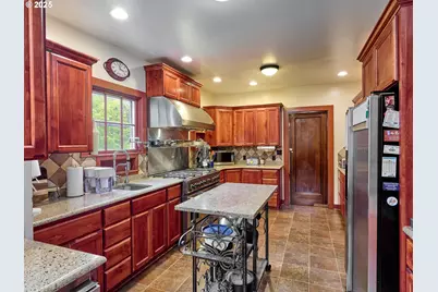 809 NE Evans St, McMinnville, OR 97128 - Photo 11