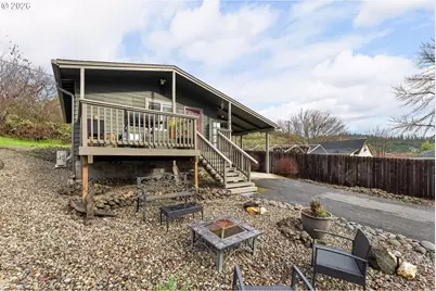 2046 NE Freemont Ave, Roseburg, OR 97470 - Photo 3