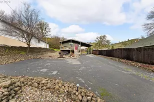 2046 NE Freemont Ave, Roseburg, OR 97470 - Photo 5