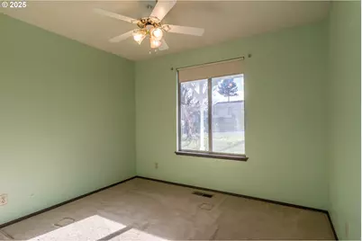 2020 Del Mar Dr, Roseburg, OR 97471 - Photo 15