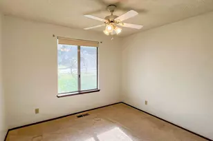 2020 Del Mar Dr, Roseburg, OR 97471 - Photo 9