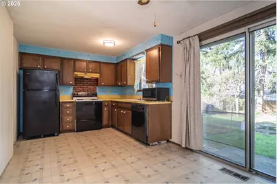 2020 Del Mar Dr, Roseburg, OR 97471 - Photo 11