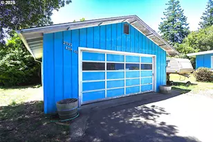2932 Ash St, North Bend, OR 97459 - Photo 25