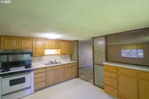 2932 Ash St, North Bend, OR 97459 - Photo 7