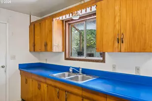 237 Myoak Dr, Eugene, OR 97404 - Photo 11