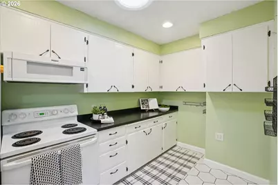 330 NW 14th St, McMinnville, OR 97128 - Photo 15