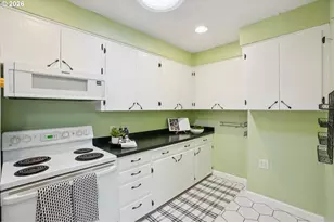 330 NW 14th St, McMinnville, OR 97128 - Photo 15