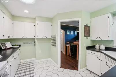 330 NW 14th St, McMinnville, OR 97128 - Photo 13