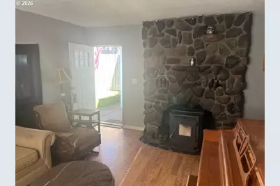 395 S Larch Pl, Yamhill, OR 97148 - Photo 9