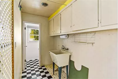 341 Ransom Ct, Eugene, OR 97401 - Photo 11