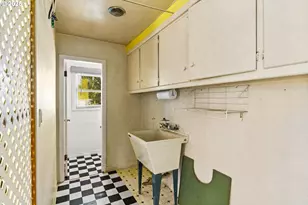 341 Ransom Ct, Eugene, OR 97401 - Photo 11