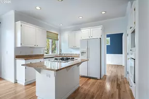 2714 SW Leah Ct, Portland, OR 97219 - Photo 9