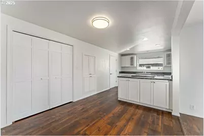 3046 Crystal Mountain Ave, Medford, OR 97504 - Photo 7