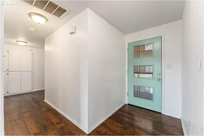 3046 Crystal Mountain Ave, Medford, OR 97504 - Photo 5