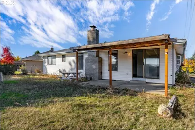 3046 Crystal Mountain Ave, Medford, OR 97504 - Photo 3