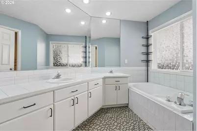 875 NE Eaglenest Ct, Hillsboro, OR 97124 - Photo 29