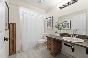 2115 NE 158th Pl, Portland, OR 97230 - Photo 27