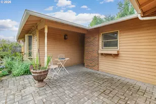 370 SW 4th St, Gresham, OR 97080 - Photo 5