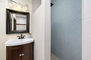 370 SW 4th St, Gresham, OR 97080 - Photo 17