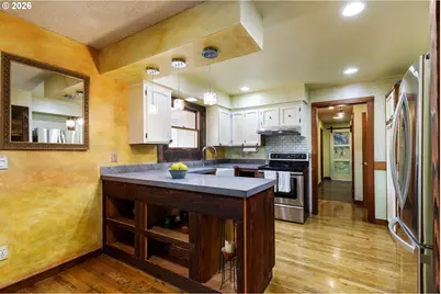 370 SW 4th St, Gresham, OR 97080 - Photo 23