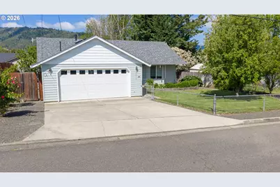 4216 Stella St, Roseburg, OR 97471 - Photo 3