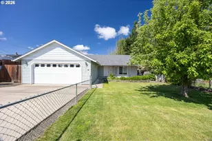 4216 Stella St, Roseburg, OR 97471 - Photo 1