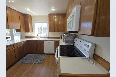 2383 Oregon Ave, North Bend, OR 97459 - Photo 15