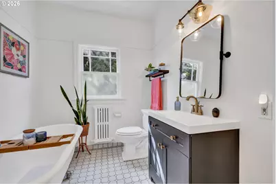 850 E Beacon Dr, Eugene, OR 97404 - Photo 15