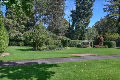 850 E Beacon Dr, Eugene, OR 97404 - Photo 39