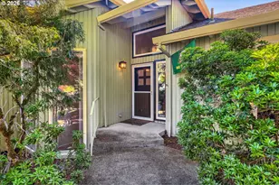 2902 SW Orchard Hill Pl, Lake Oswego, OR 97035 - Photo 1