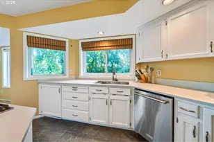 2902 SW Orchard Hill Pl, Lake Oswego, OR 97035 - Photo 9