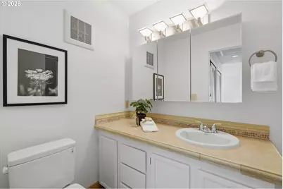 5250 S Landing Dr #308, Portland, OR 97239 - Photo 15