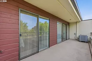 5250 S Landing Dr, Portland, OR 97239 - Photo 21