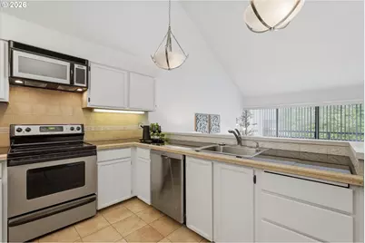 5250 S Landing Dr #308, Portland, OR 97239 - Photo 11