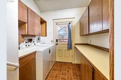 216 S James St, Silverton, OR 97381 - Photo 25