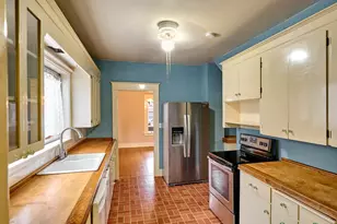 216 S James St, Silverton, OR 97381 - Photo 9