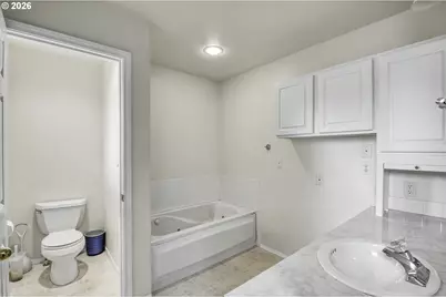 405 NE 86th Ave, Portland, OR 97220 - Photo 25