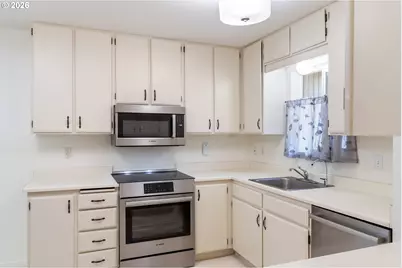 17650 NW Rolling Hill Ln, Beaverton, OR 97006 - Photo 5